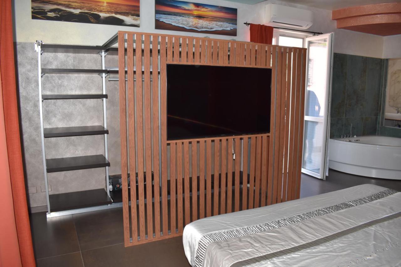 Garda Fantasy Apartment - Jacuzzi Desenzano del Garda Zewnętrze zdjęcie