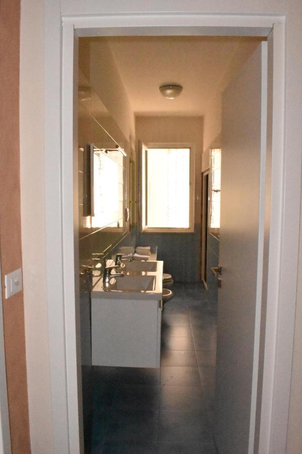 Garda Fantasy Apartment - Jacuzzi Desenzano del Garda Zewnętrze zdjęcie