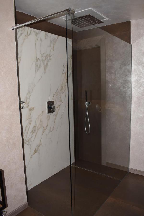 Garda Fantasy Apartment - Jacuzzi Desenzano del Garda Zewnętrze zdjęcie