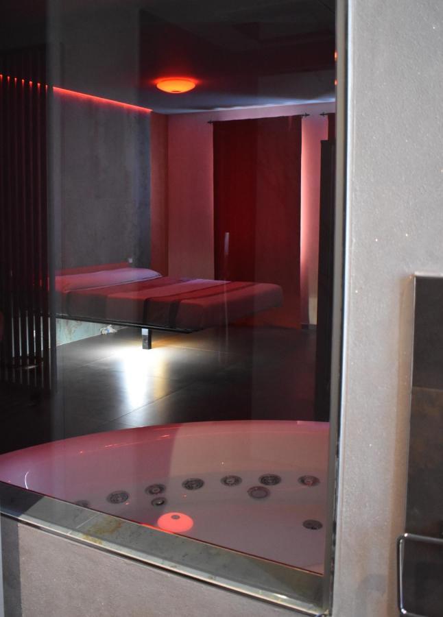 Garda Fantasy Apartment - Jacuzzi Desenzano del Garda Zewnętrze zdjęcie