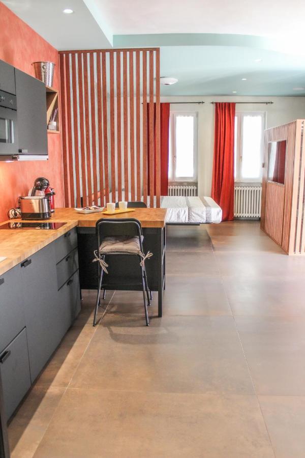 Garda Fantasy Apartment - Jacuzzi Desenzano del Garda Zewnętrze zdjęcie
