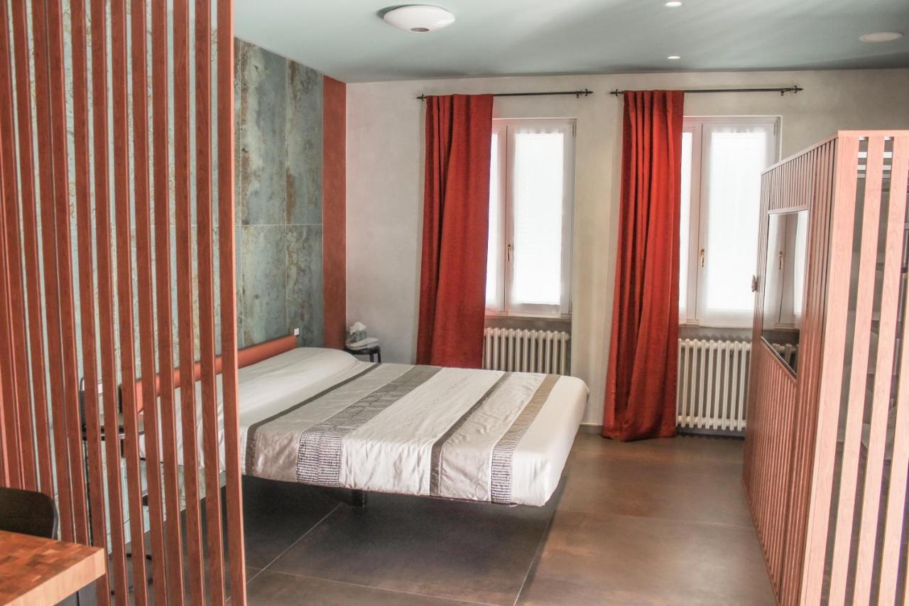 Garda Fantasy Apartment - Jacuzzi Desenzano del Garda Zewnętrze zdjęcie