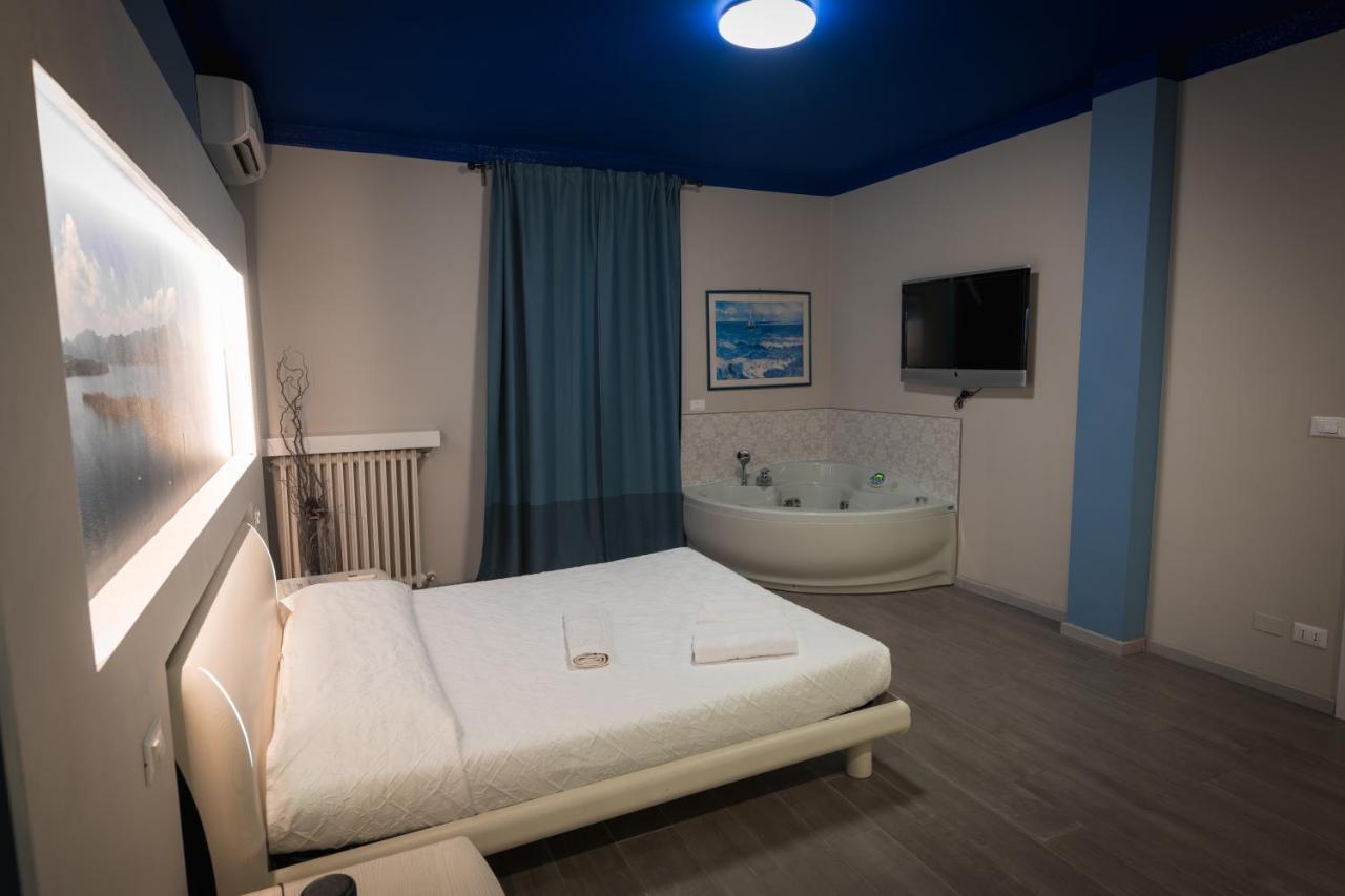 Garda Fantasy Apartment - Jacuzzi Desenzano del Garda Zewnętrze zdjęcie