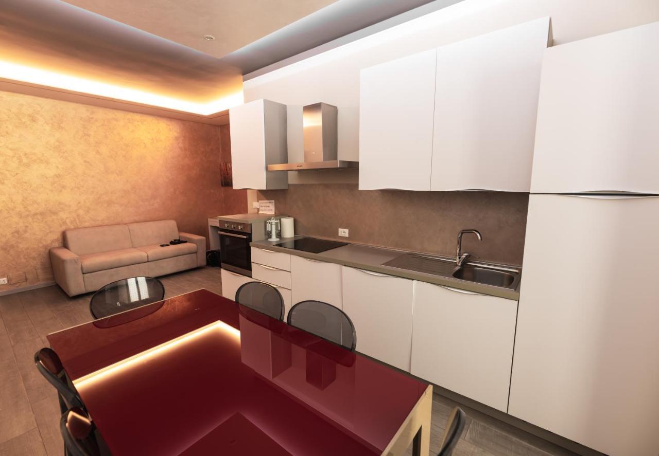 Garda Fantasy Apartment - Jacuzzi Desenzano del Garda Zewnętrze zdjęcie